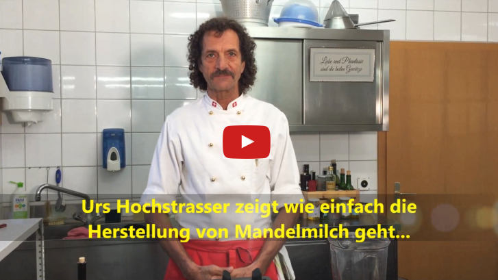 Herstellung von Mandelmilch